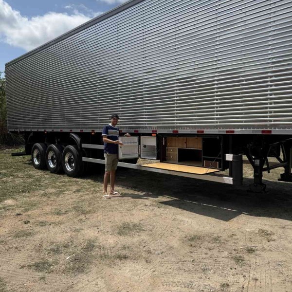  Baú zero km mais Scania STREAMLINE